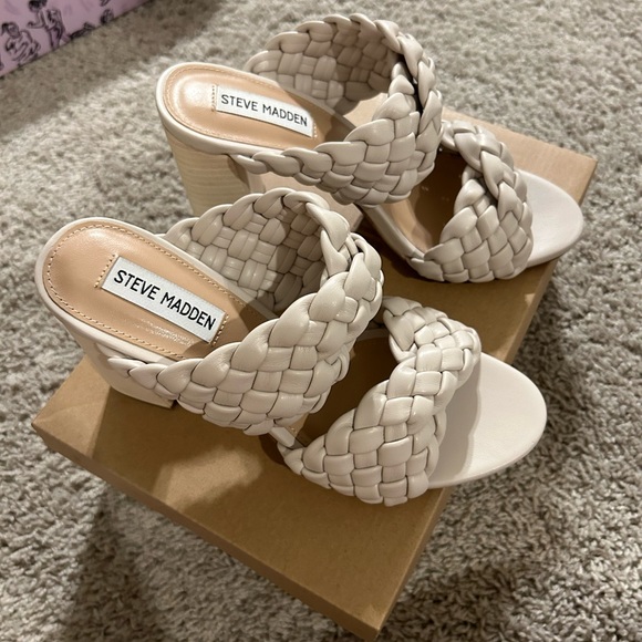 Steve Madden Shoes - NWB Steve Madden Twisted Bone Heel
